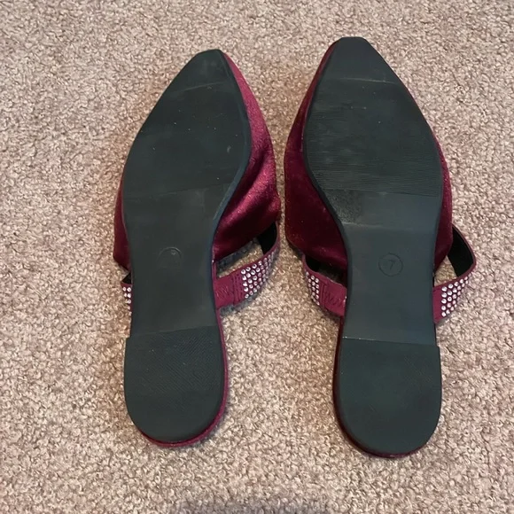 Maroon velvet shoes - Picture 2 of 4